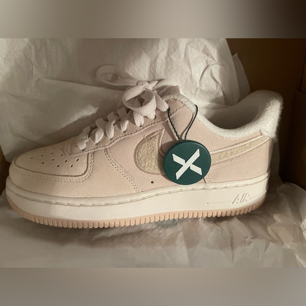 Women’s Nike Air Force 1 Low ‘07 SE Sanddrift Gum Fleece